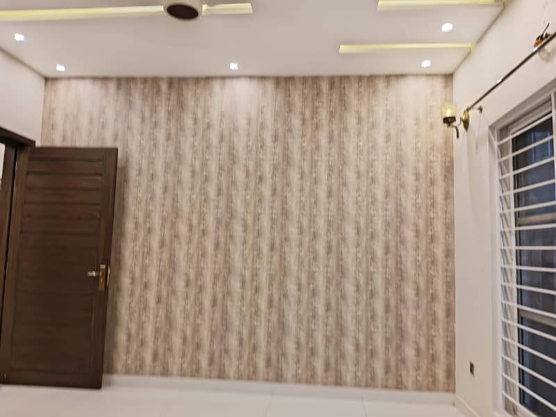 10 MARLA HOUSE AVAILEBAL FOR RENT IN BAHRIA TOWN LAHORE 14