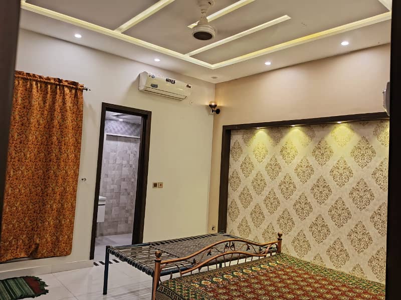 10 MARLA HOUSE AVAILEBAL FOR RENT IN BAHRIA TOWN LAHORE 25