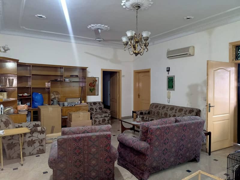 11 Marla Corner Double Story 60ft Green Belt Road in Faisal Town for Sale 24