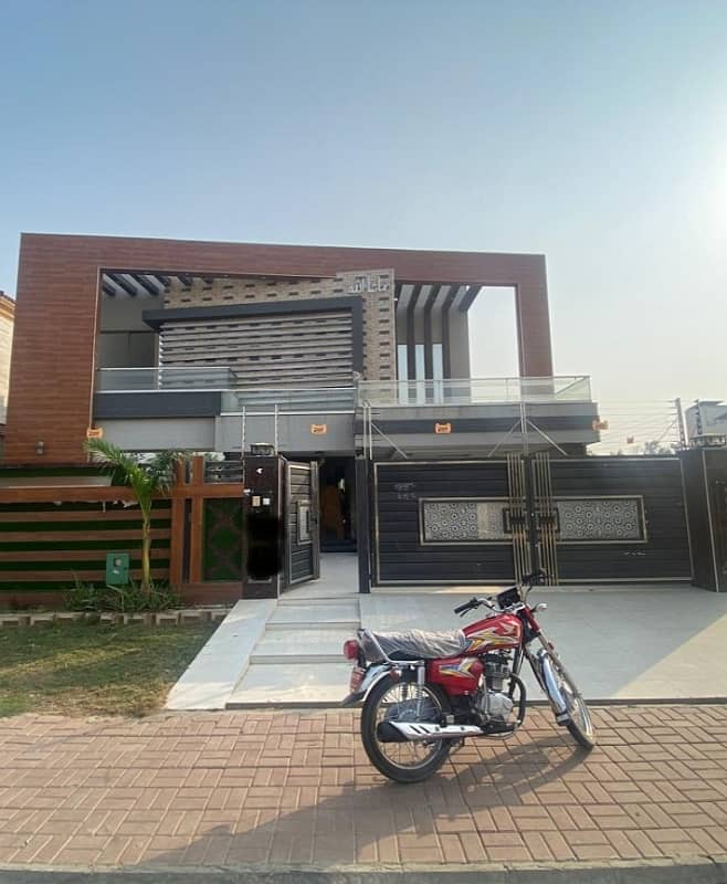 1 KANAL SEMI FURNISH HOUSE AVAILEBAL FOR RENT IN BAHRIA TOWN LAHORE 1