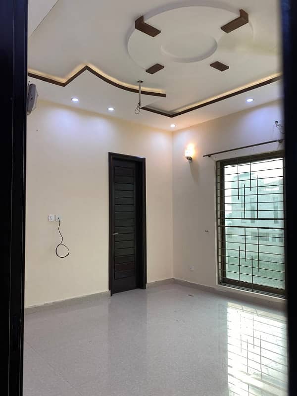 1 KANAL SEMI FURNISH HOUSE AVAILEBAL FOR RENT IN BAHRIA TOWN LAHORE 14