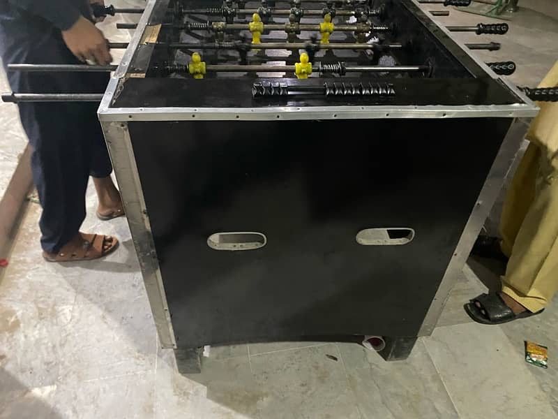 foosball in black color full good condition 8x8 very cheap rate good 2