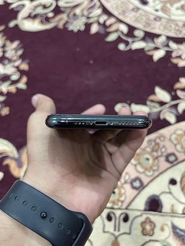 iPhone 11 Pro 256 gb LLA Model 3