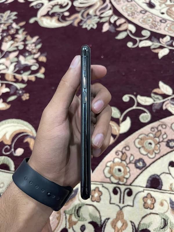 iPhone 11 Pro 256 gb LLA Model 5