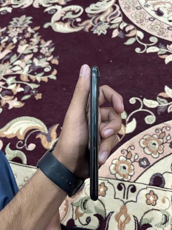 iPhone 11 Pro 256 gb LLA Model 6