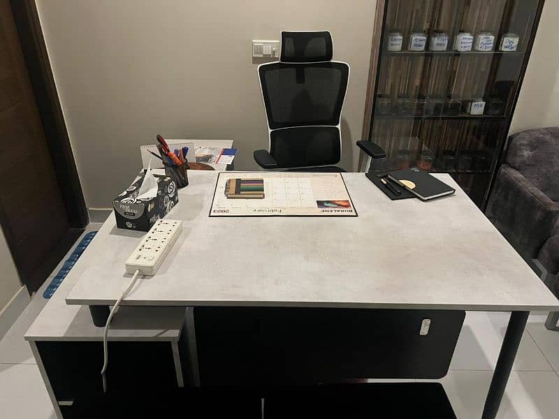 Office table available for sale (only table) 0