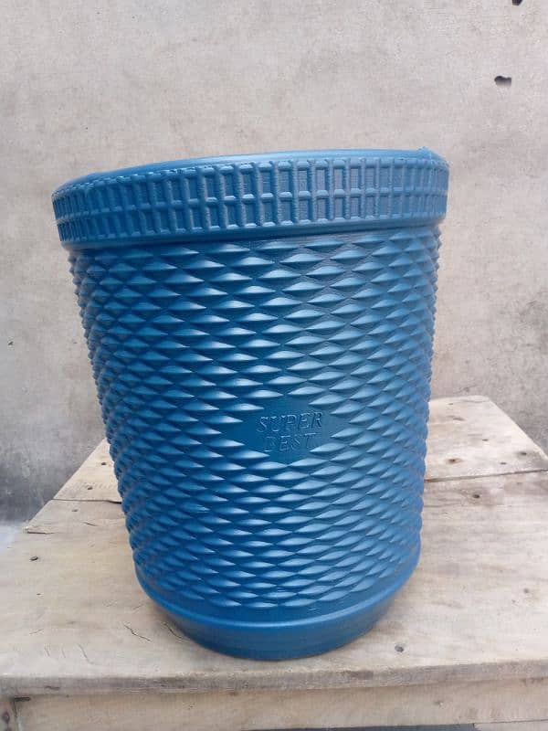 Unbreakable plastic dustbin 1