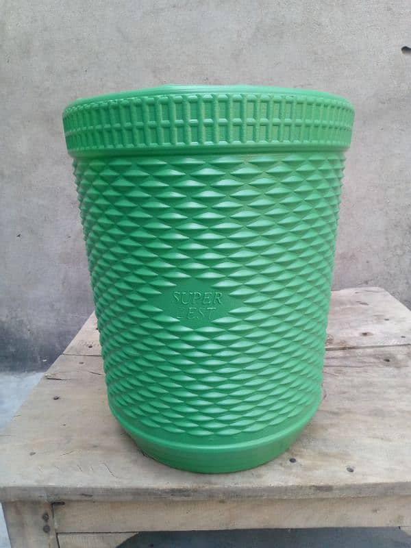 Unbreakable plastic dustbin 5