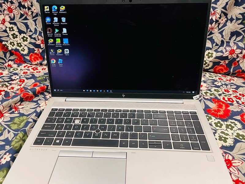 used laptop minimal barely visible physical screen damage 0