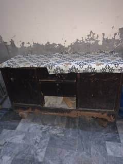 dressing table and iron stand