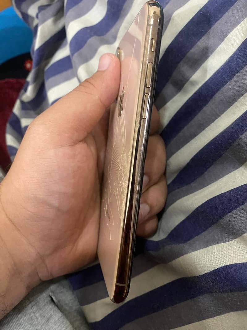 iPhone xs 64 GB non PTA 1