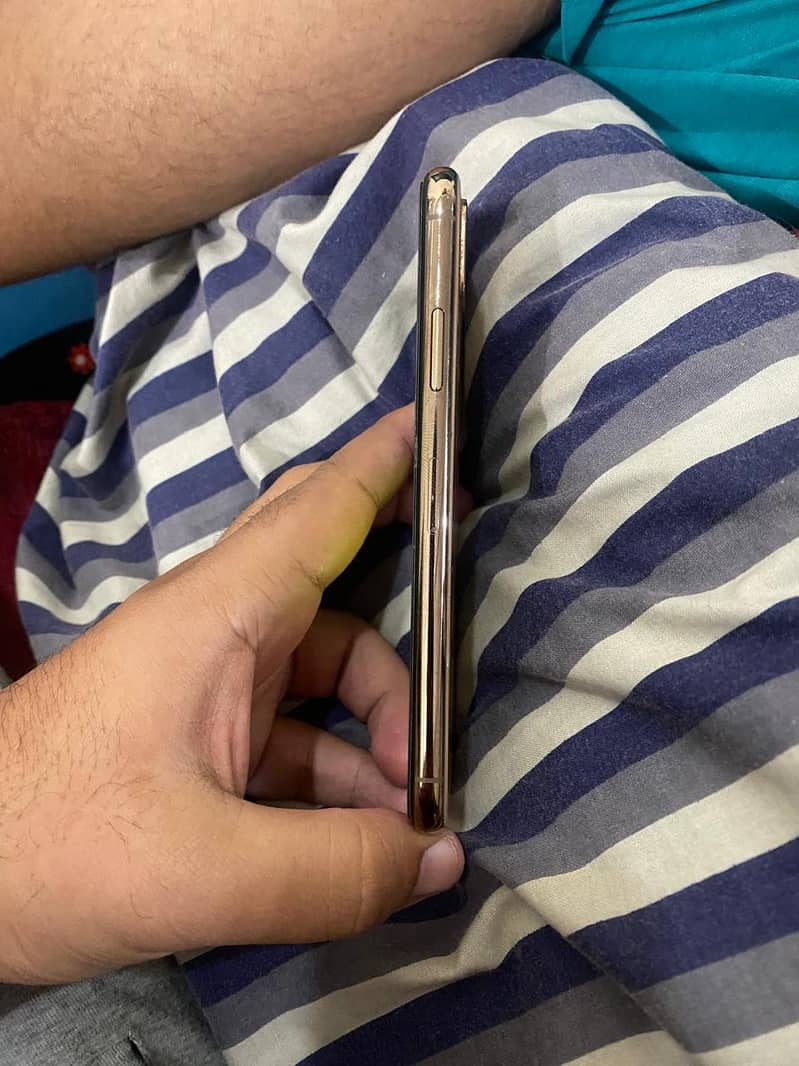 iPhone xs 64 GB non PTA 3