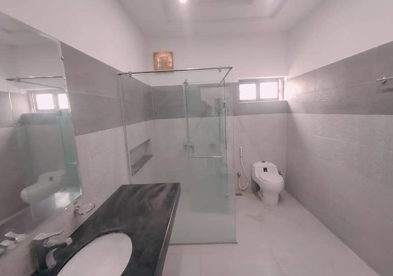 1 Kanal Upper Portion for Rent in DHA Lahore Phase 4 Near LGS School 11