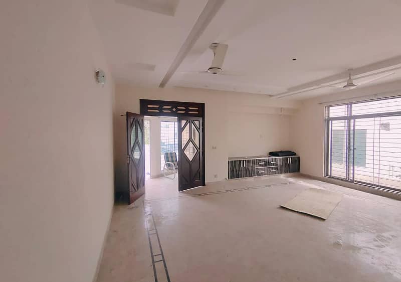 1 Kanal Upper Portion for Rent in DHA Lahore Phase 4 Near LGS School 22