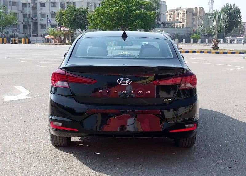 Hyundai Elantra GLS 7