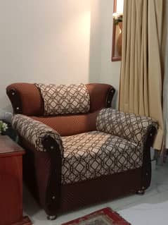 5 Seater Sofa Set Available For Sale (Rs 30,000)