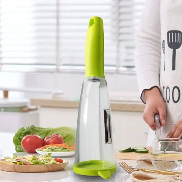 vegetable peeler with container 1