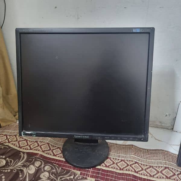 Dell & Samsung Computer LCD 19 Inches & 17 Inches 1