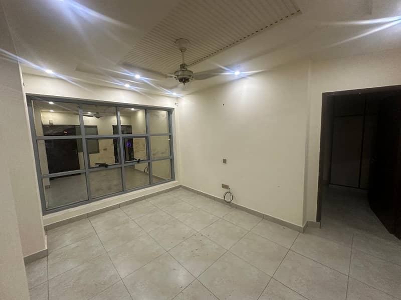 DC colony flat for rent (lift installed in plaza) 1