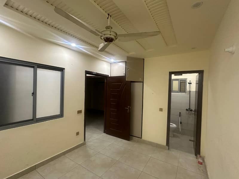 DC colony flat for rent (lift installed in plaza) 3