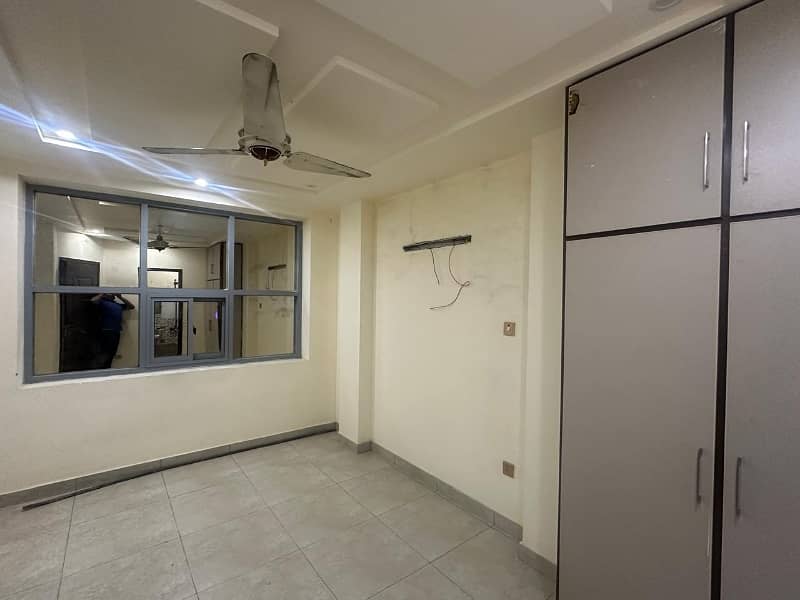 DC colony flat for rent (lift installed in plaza) 4