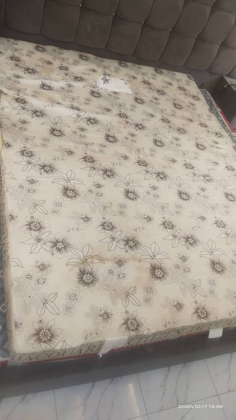 Mattress queen size sell in urgent 1