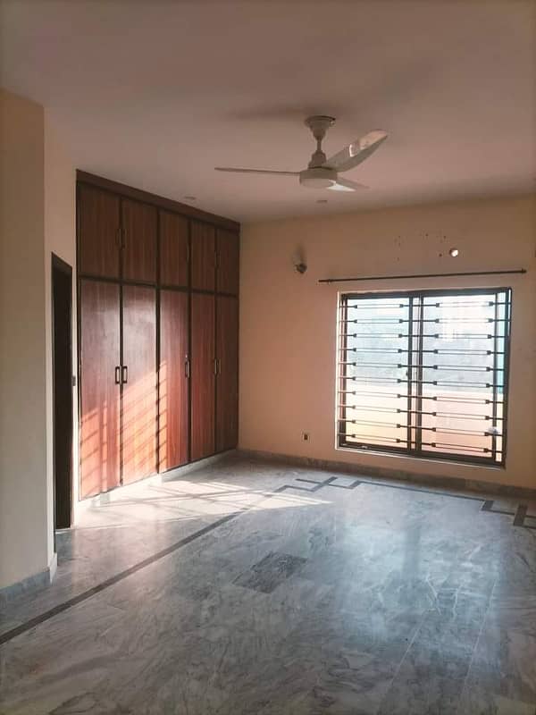 "LUXURY LIVING! 16 Marla House for Rent in Sec F/8/1, Bahria Town" 2