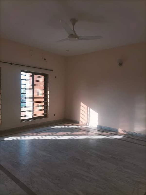 "LUXURY LIVING! 16 Marla House for Rent in Sec F/8/1, Bahria Town" 4