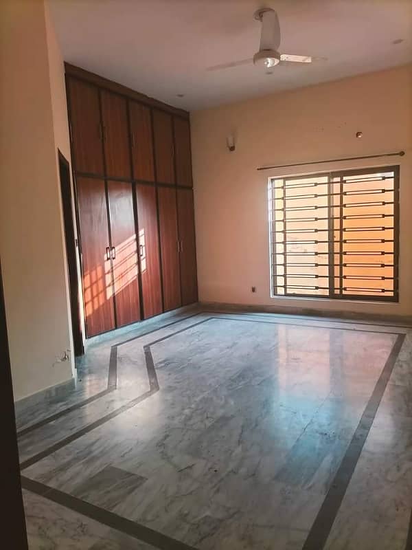 "LUXURY LIVING! 16 Marla House for Rent in Sec F/8/1, Bahria Town" 7