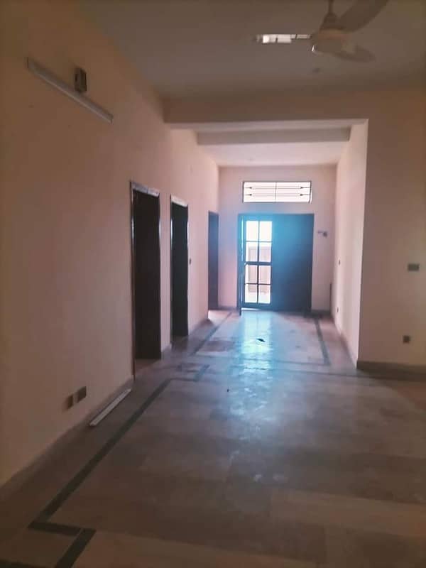 "LUXURY LIVING! 16 Marla House for Rent in Sec F/8/1, Bahria Town" 10