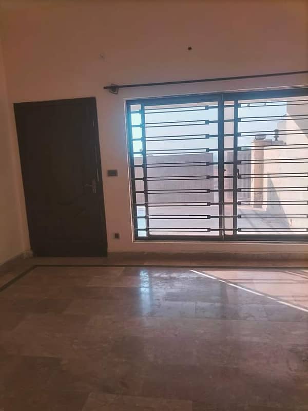 "LUXURY LIVING! 16 Marla House for Rent in Sec F/8/1, Bahria Town" 11