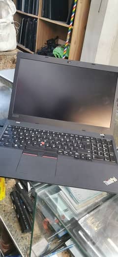 corei5 8th gen/15.6"/12gb/256/win11