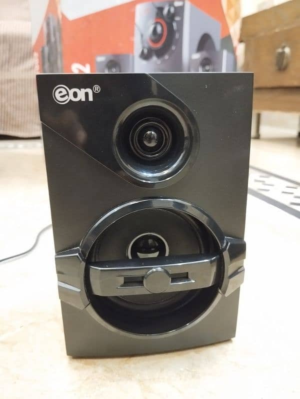 eon 2002 speakers + powerfull basser system 8