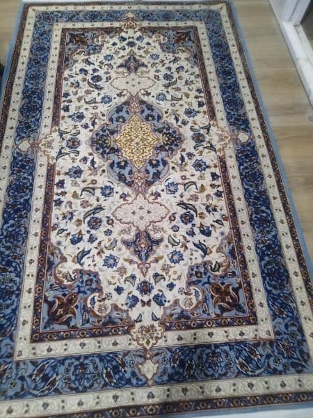 velvet new Condition rug 0