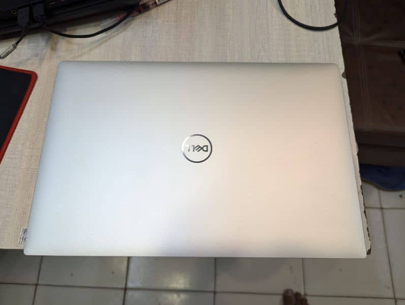 DELL XPS 15 7590 0