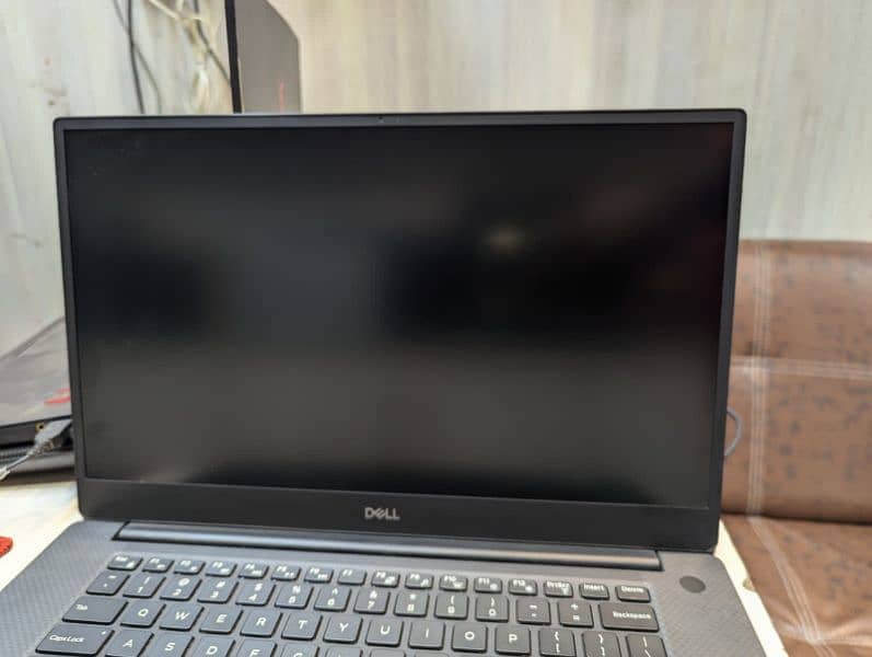 DELL XPS 15 7590 1