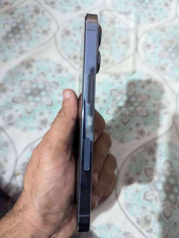 iPhone 13 pro 256 GB  bypass 8