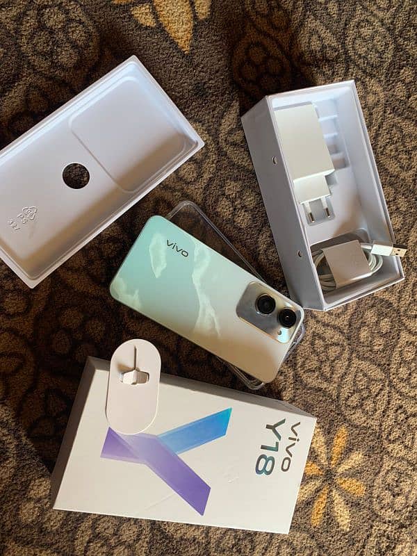 Vivo Y18 White Complete Box What's Number 03358672136 0