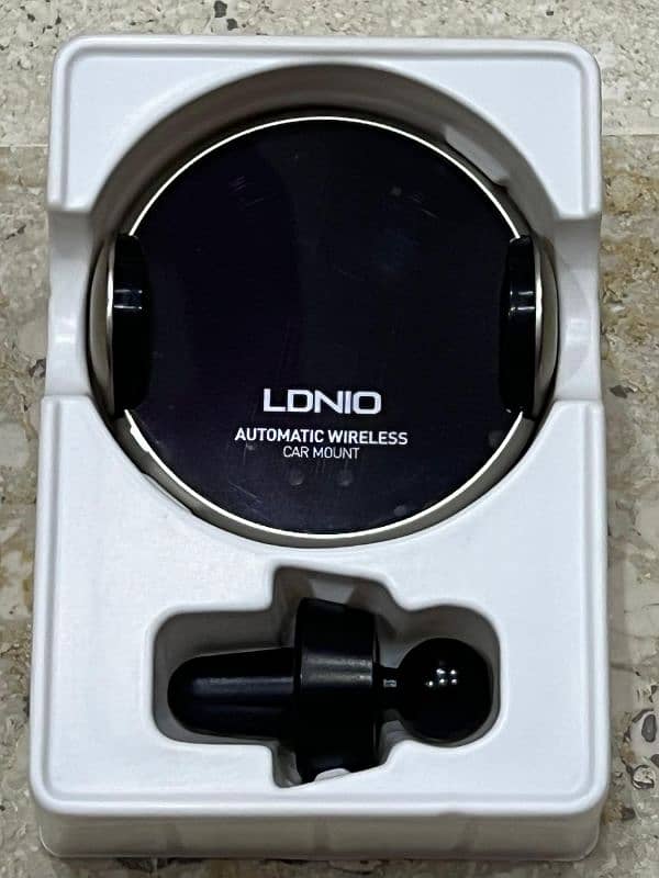 LDNIO 15W Adjustable Car Wireless Charger and Car Stand 3