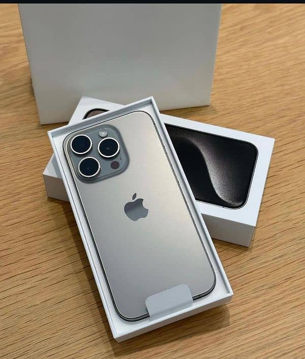 iPhone 15 pro max Natural Titanium 256gb 0