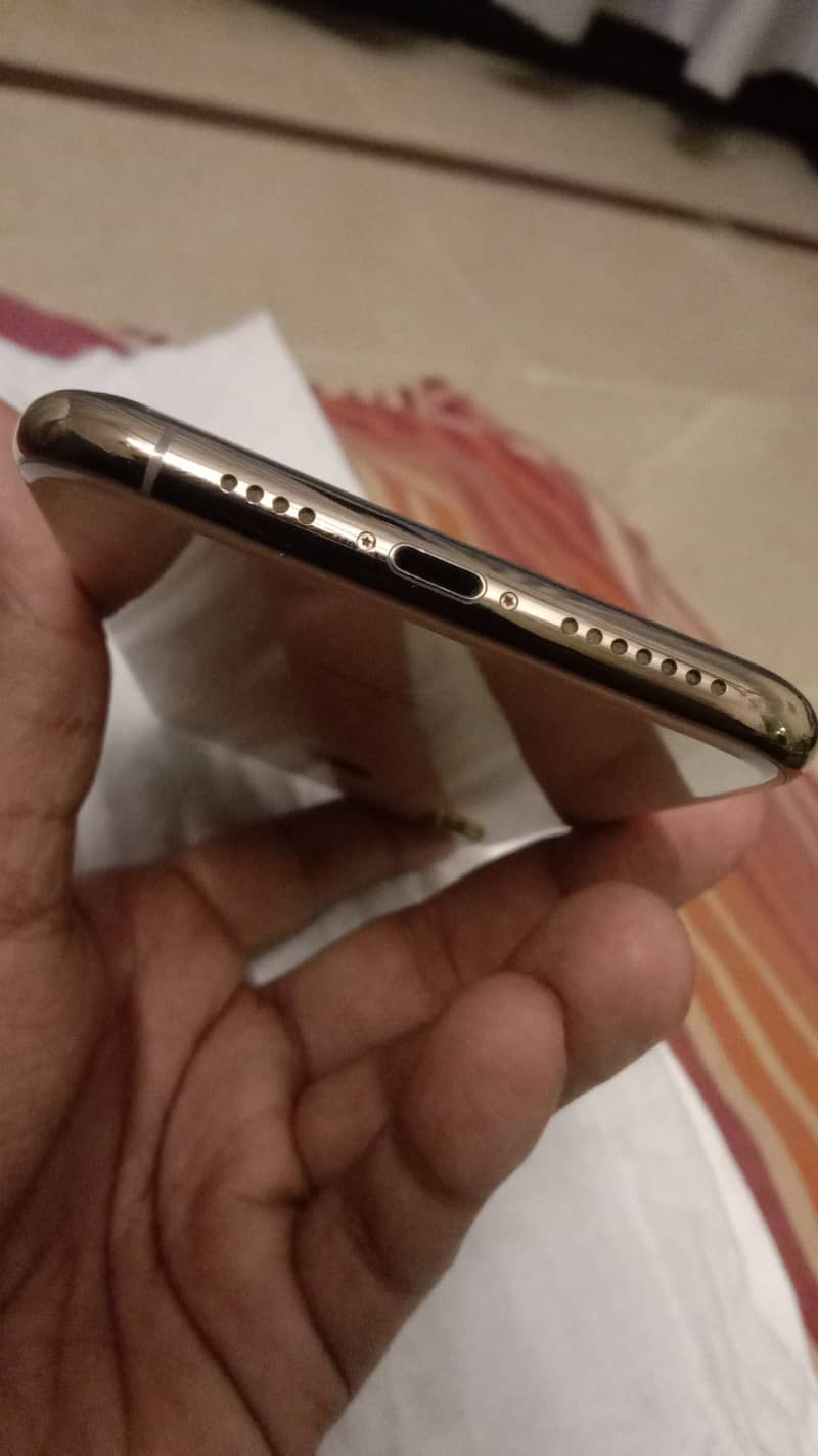 I phone Xs max 64 Gb 4