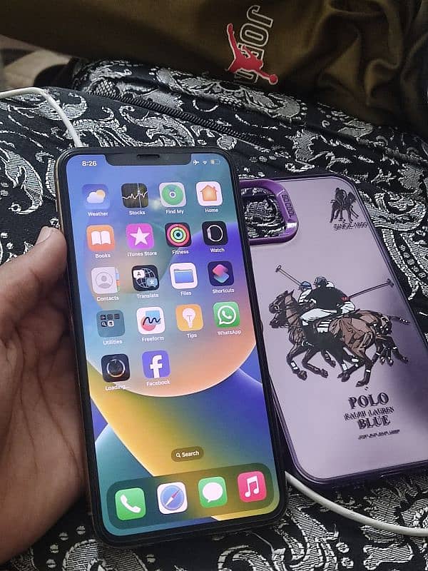 iphone 11 pro max golden 1