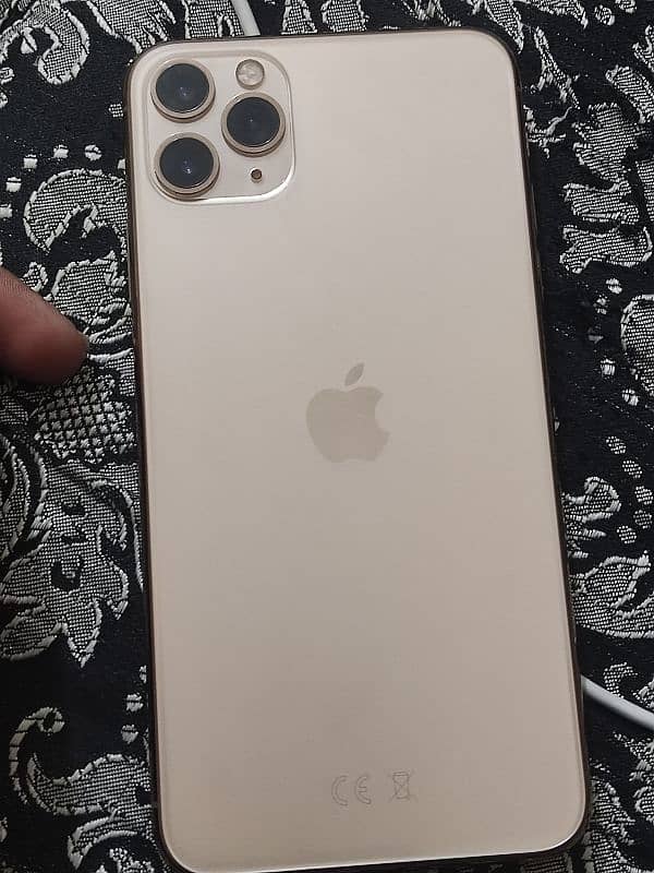 iphone 11 pro max golden 4