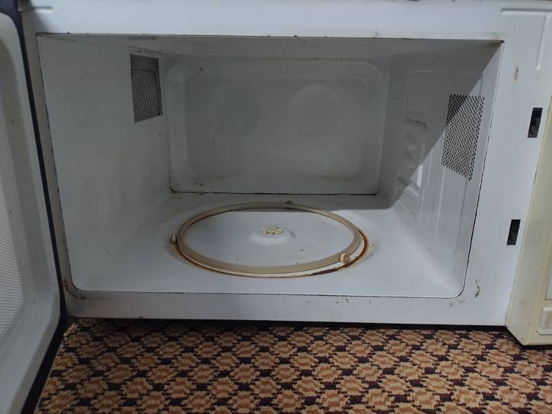 Dawalance Microwave 46 litre 3