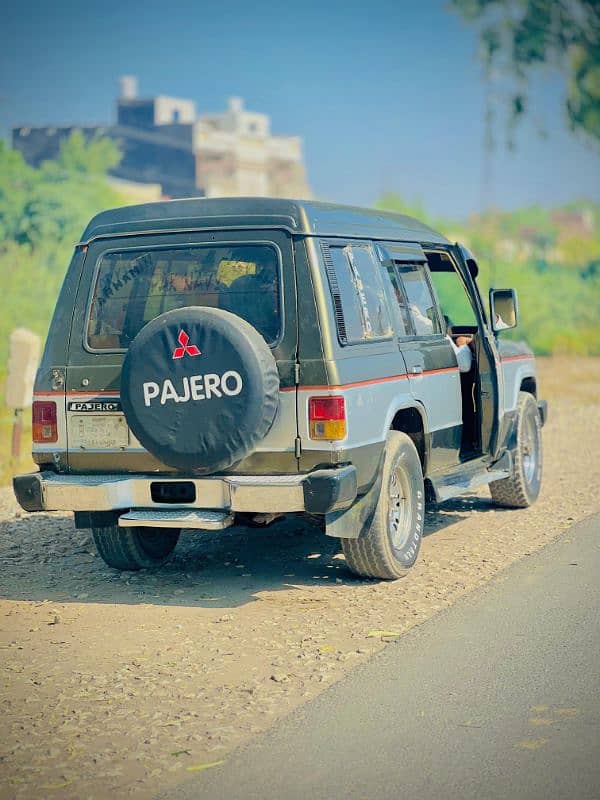 Mitsubishi Pajero 4x4 1