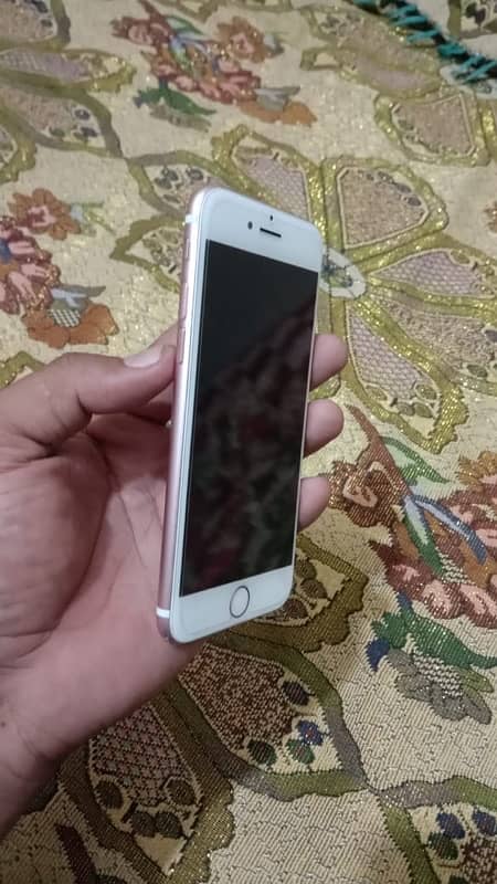 i phone 7- Pta Aproved 128 gb Good candtion 1