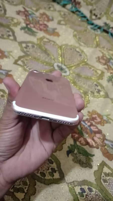 i phone 7- Pta Aproved 128 gb Good candtion 2