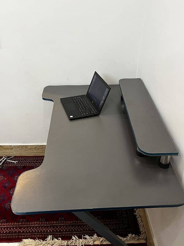 computer and gaming table 0