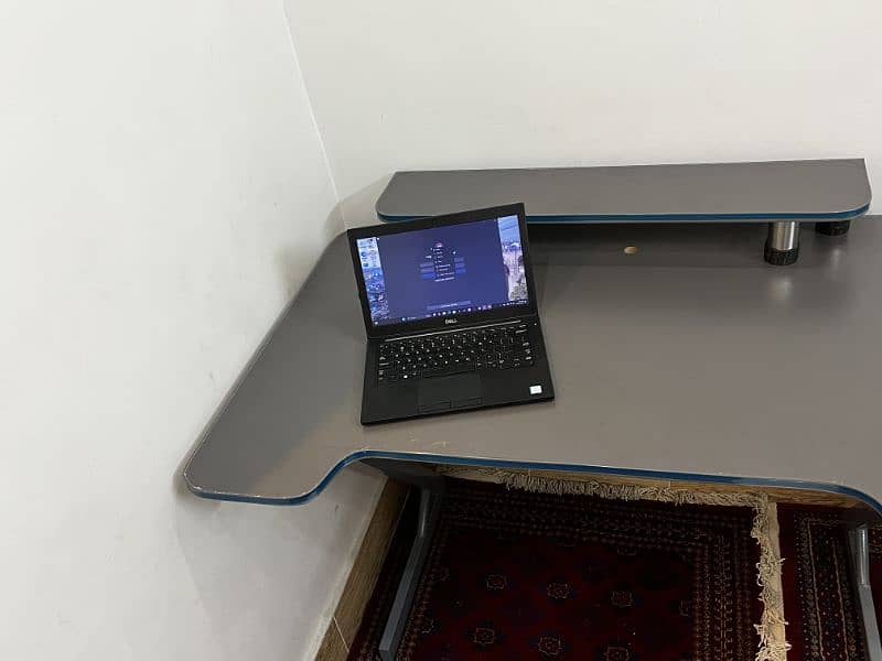 computer and gaming table 1