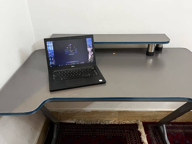 computer and gaming table 2